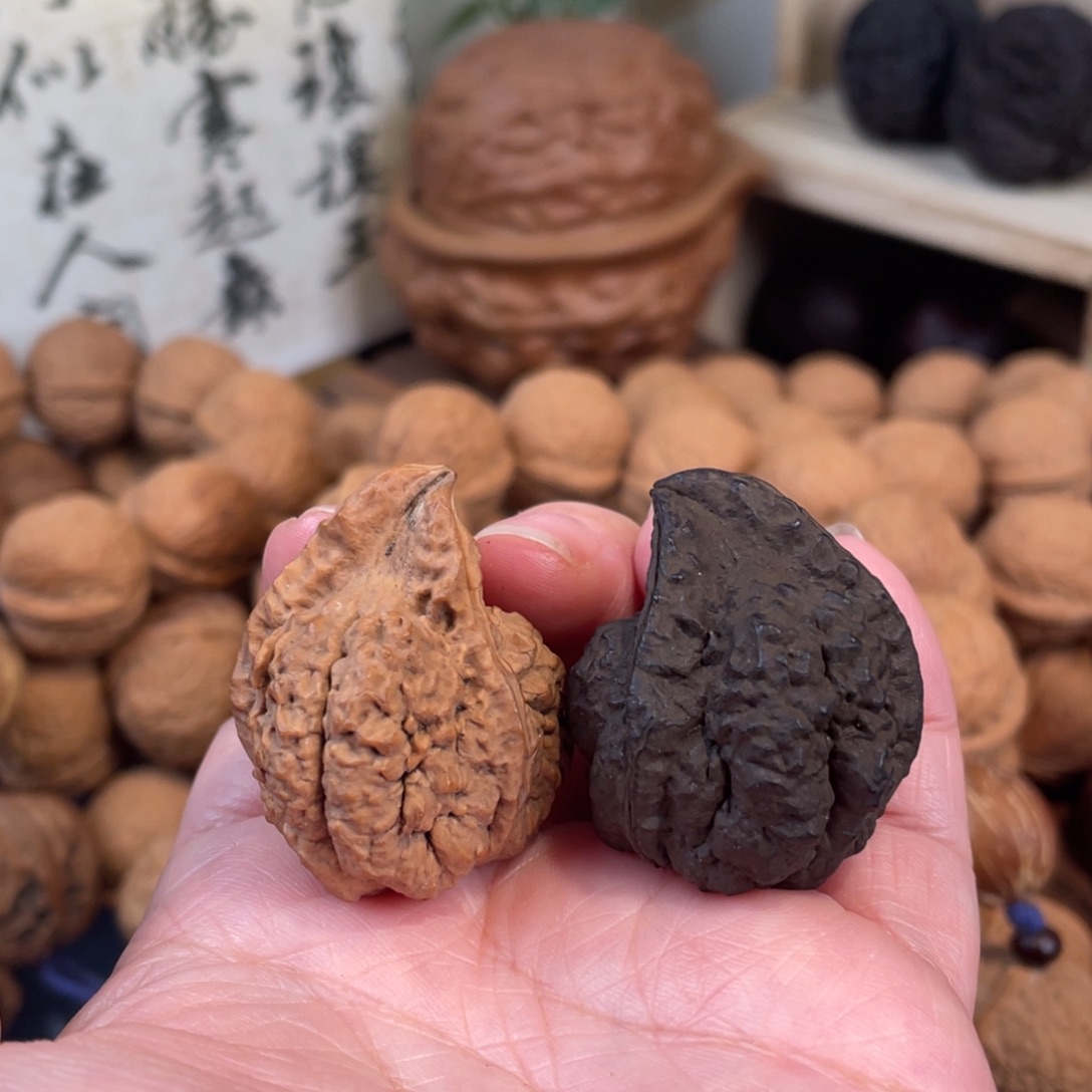 儒***牛把件文玩核桃金蟾仔