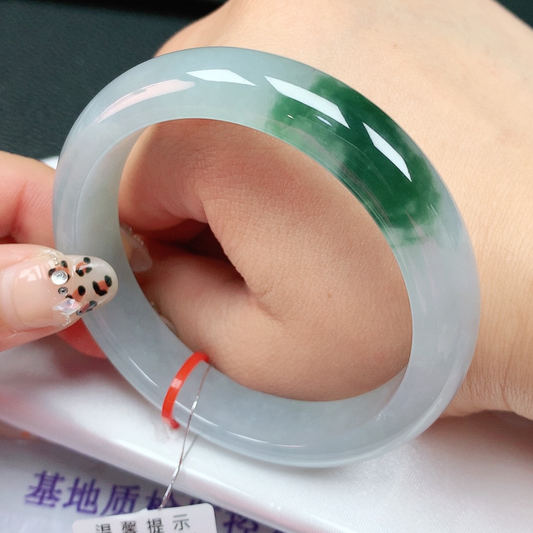 翡翠手镯未镶嵌57圈