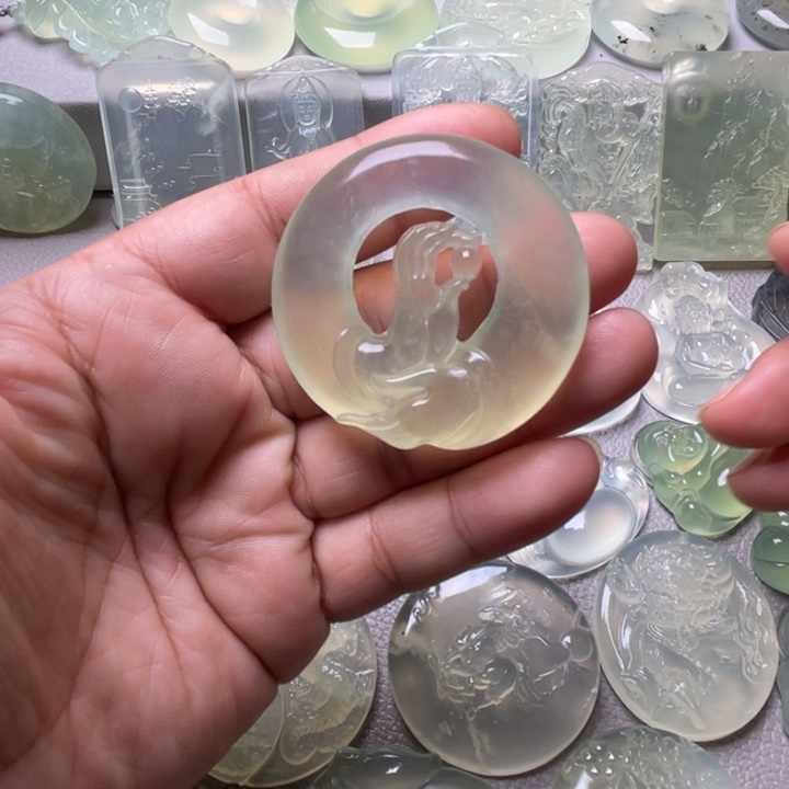 岫玉未镶嵌吊坠(赠链)