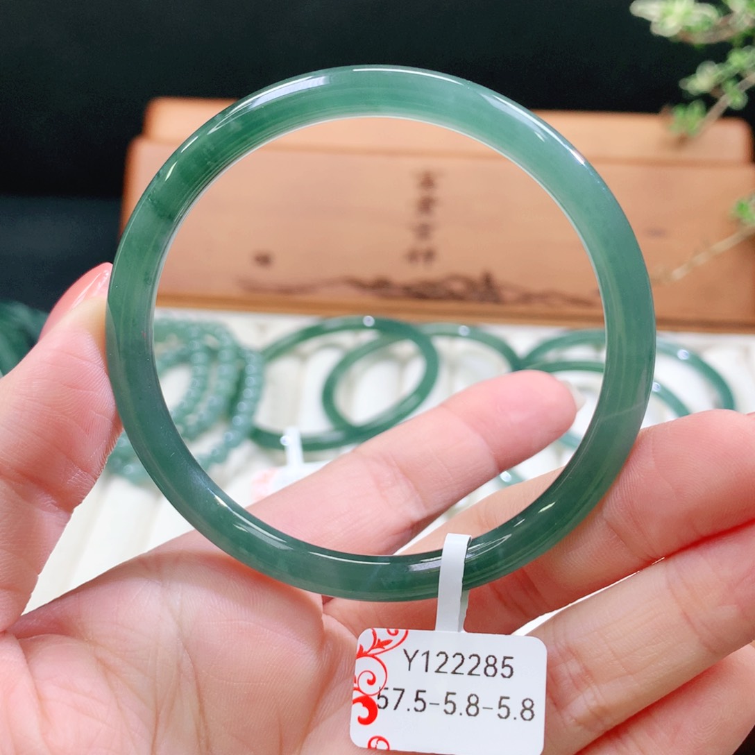 翡翠手镯未镶嵌天然