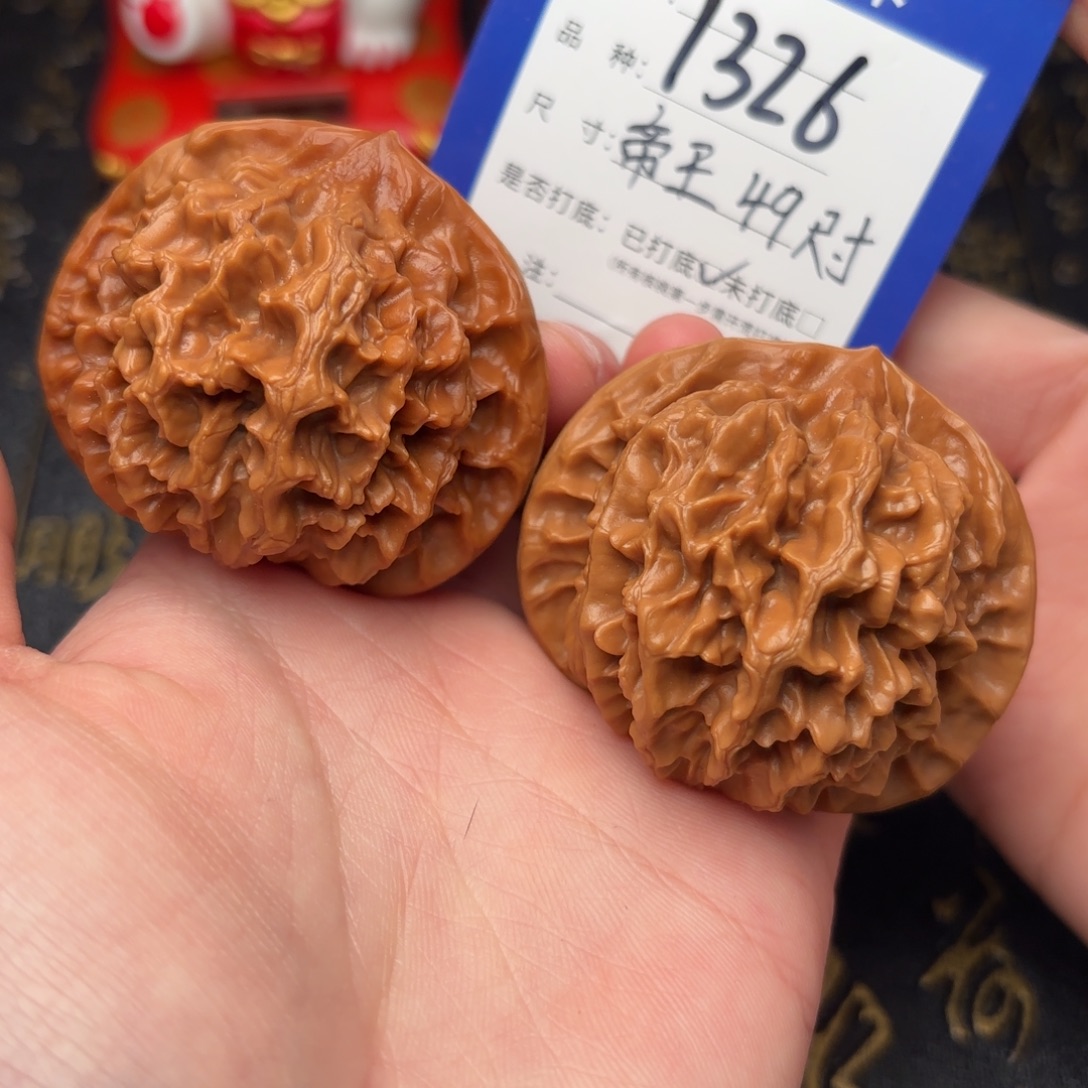 文玩核桃吊坠帝王反油