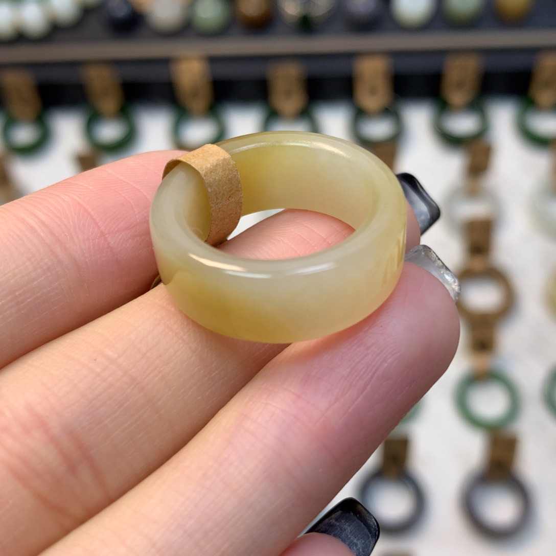 和田玉戒指未镶嵌油糯温柔糖白