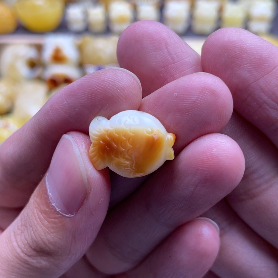 琥珀未镶嵌裸石蜜蜡