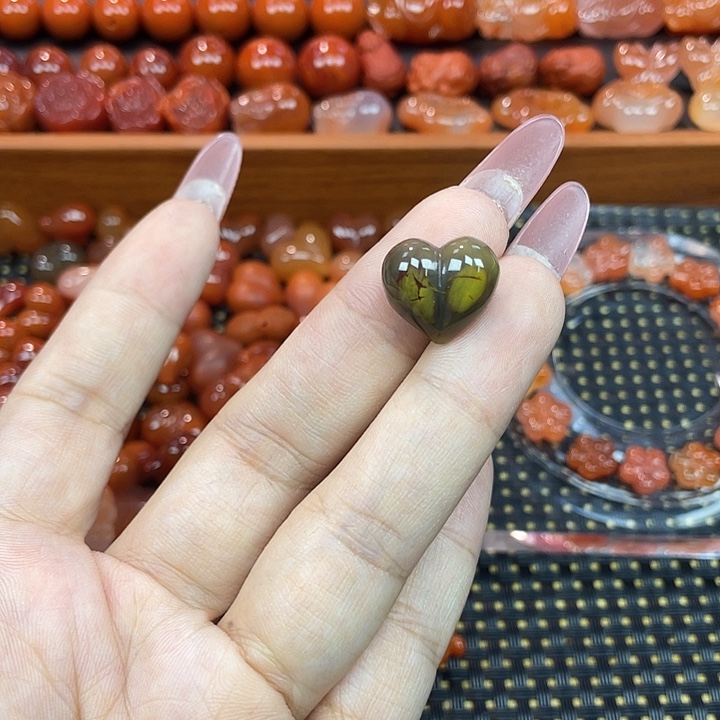 亮***晶玛瑙/玉髓未镶嵌颈饰屁桃