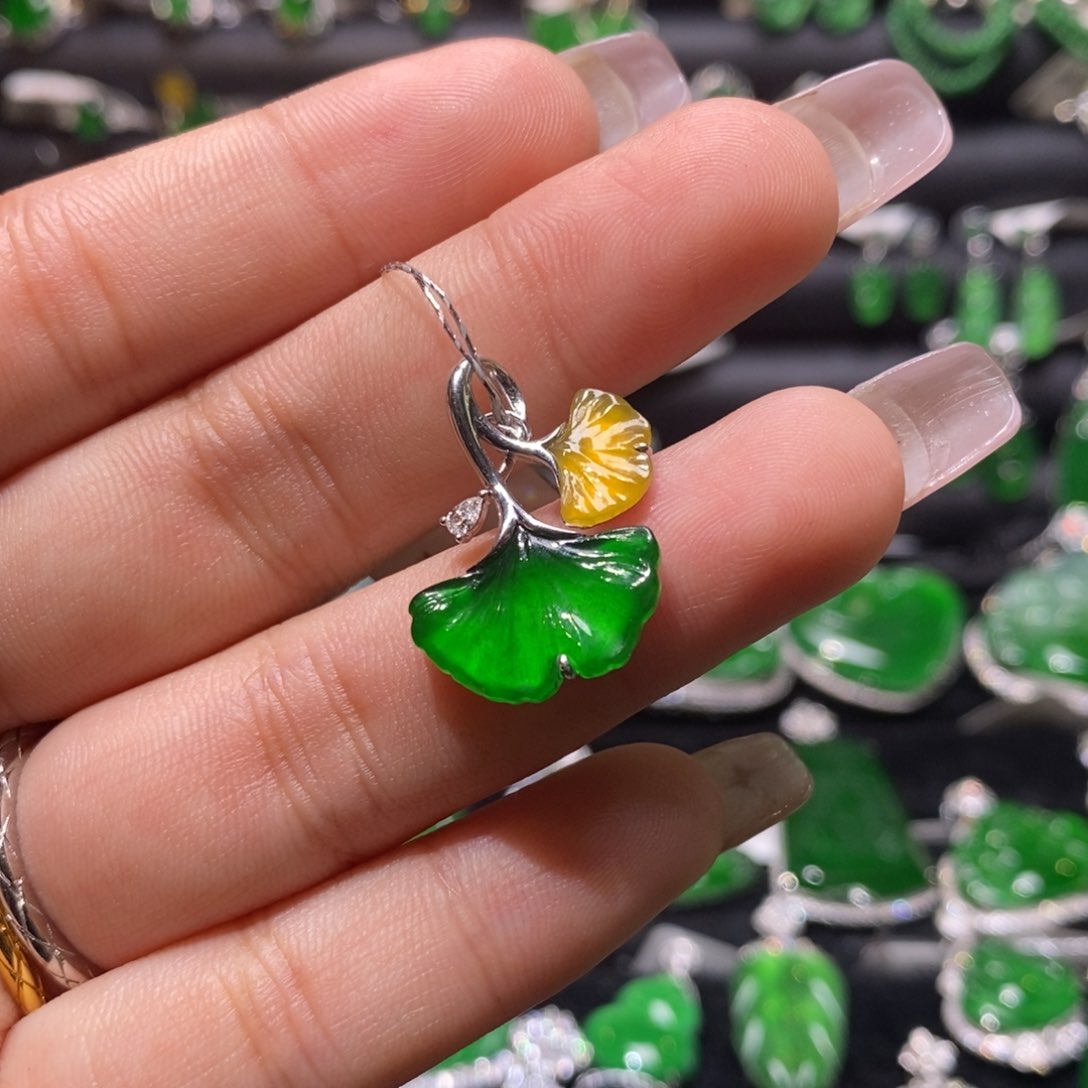 翡翠颈饰18K金镶嵌天然翡翠