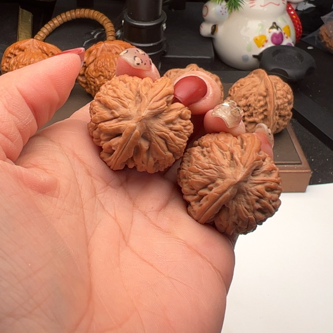 文玩核桃吊坠滢莲花34