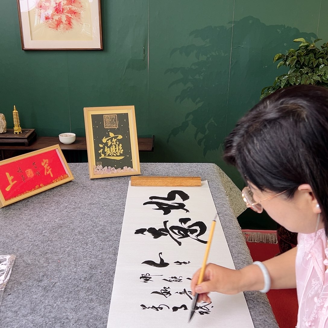 书法老**瓜沁园春雪卷轴作品四尺白