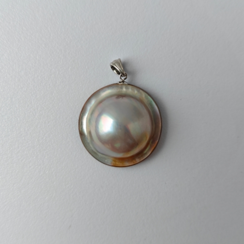 15-16mm海水马贝珠吊坠18K金镶嵌扣头荷包蛋款