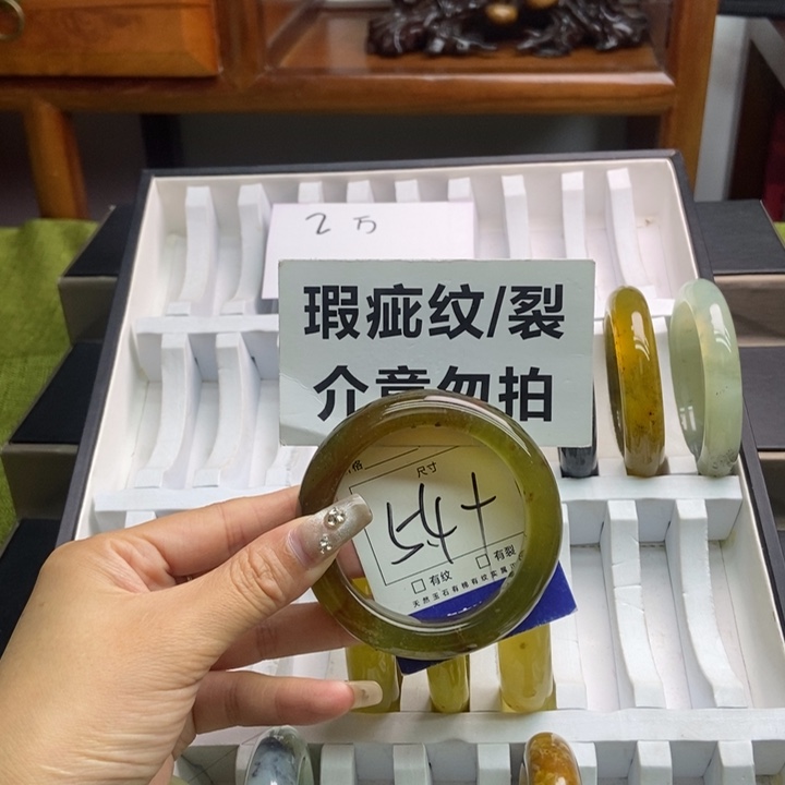 蛇纹石玉手镯未镶嵌623