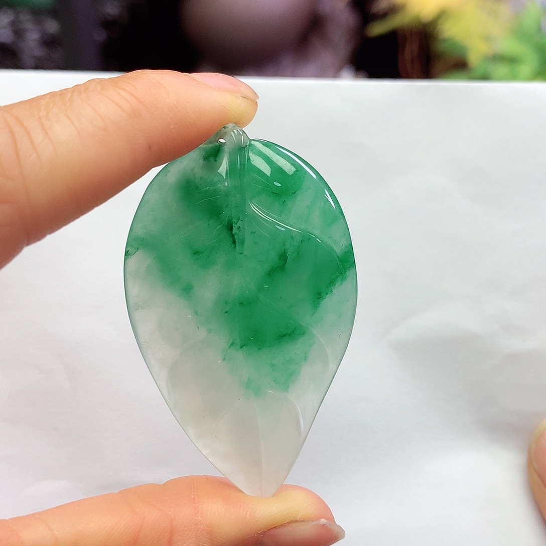 石英质玉颈饰未镶嵌仰***?