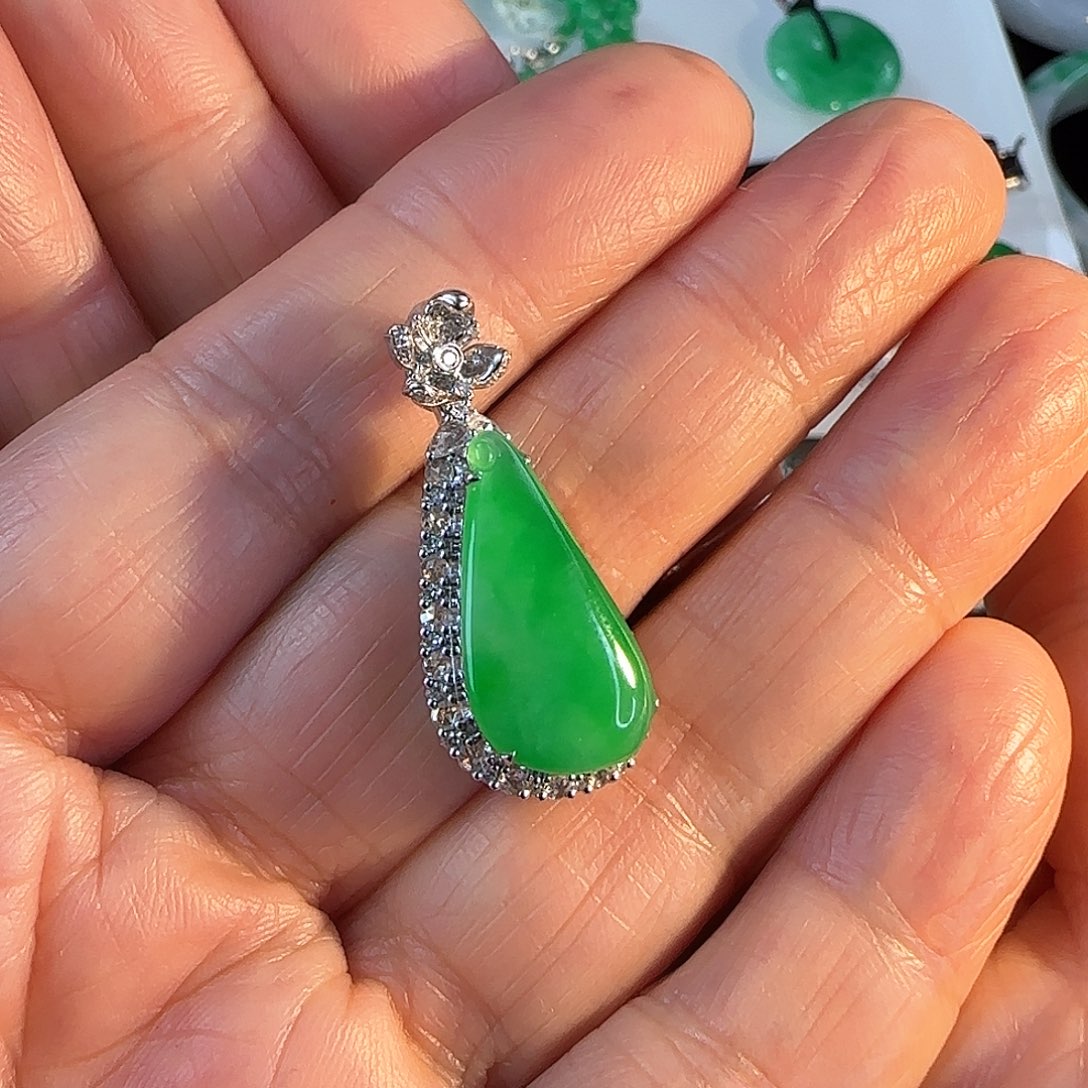 翡翠颈饰18K金镶嵌福瓜