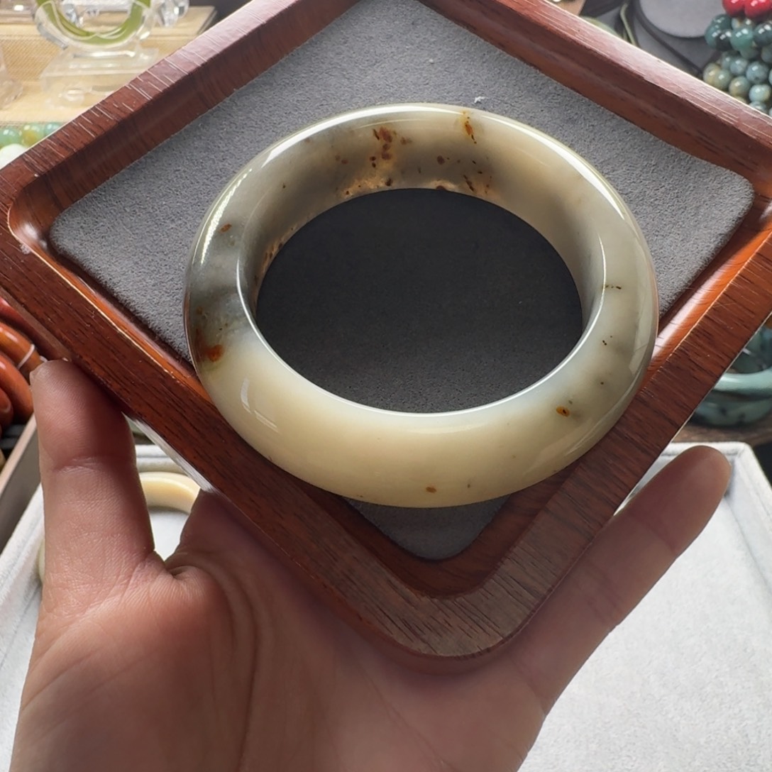 喵***喵蛇纹石玉未镶嵌手镯