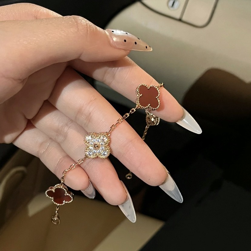 925银手链 925纯银镶钻四叶草手链尺寸1.5*1.5cm约12克