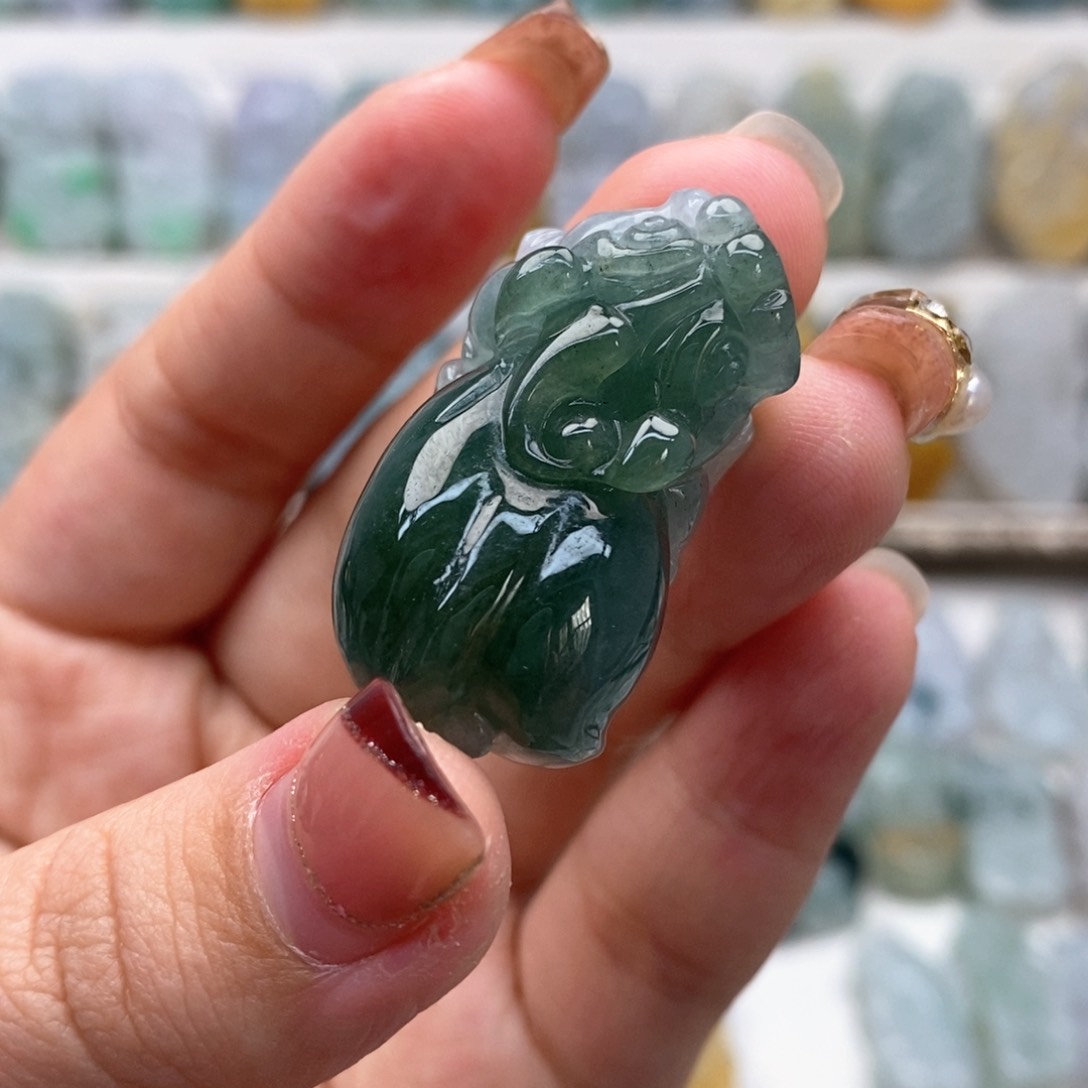 翡翠吊坠(赠链)未镶嵌