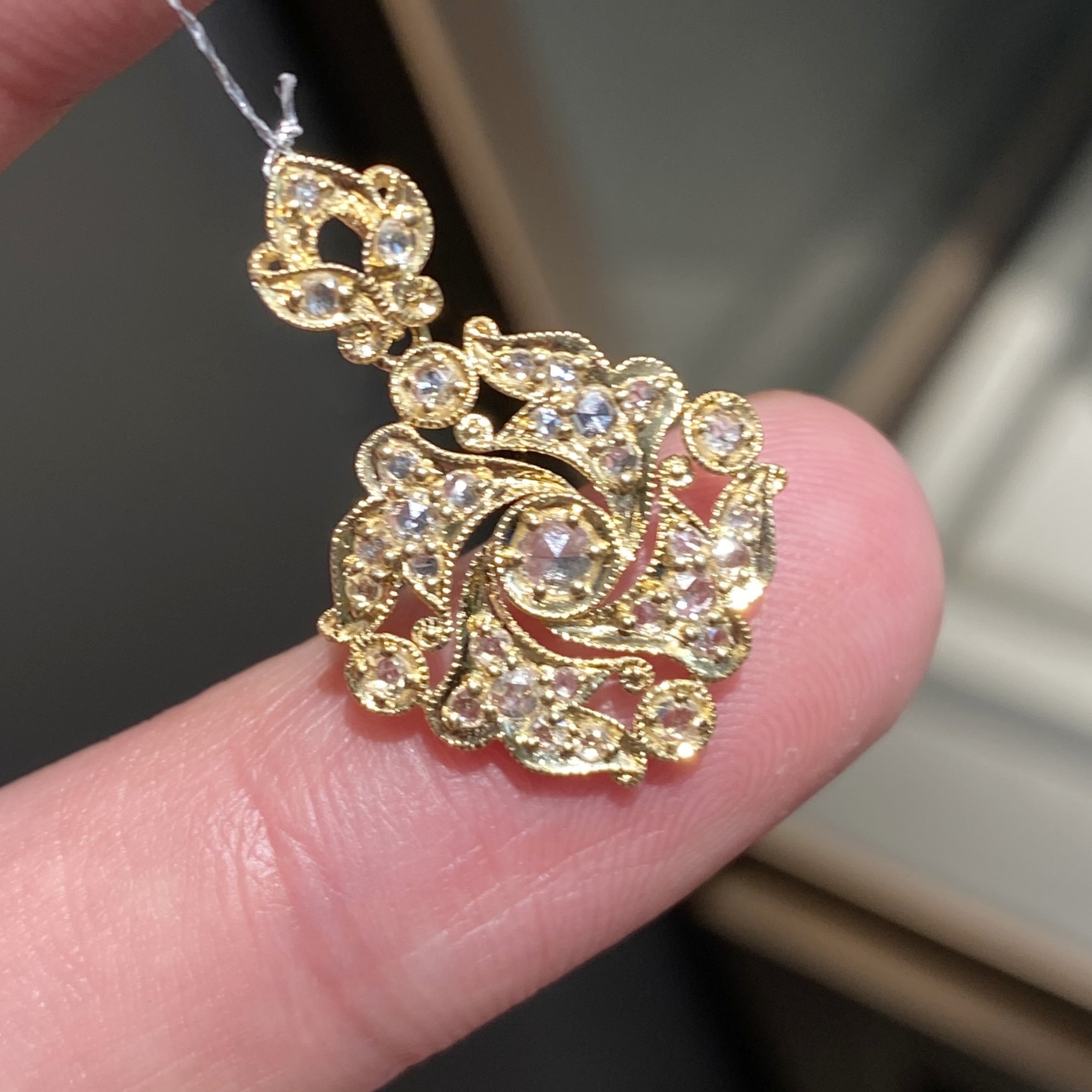 18K金复古中古风吊坠镶天然钻石