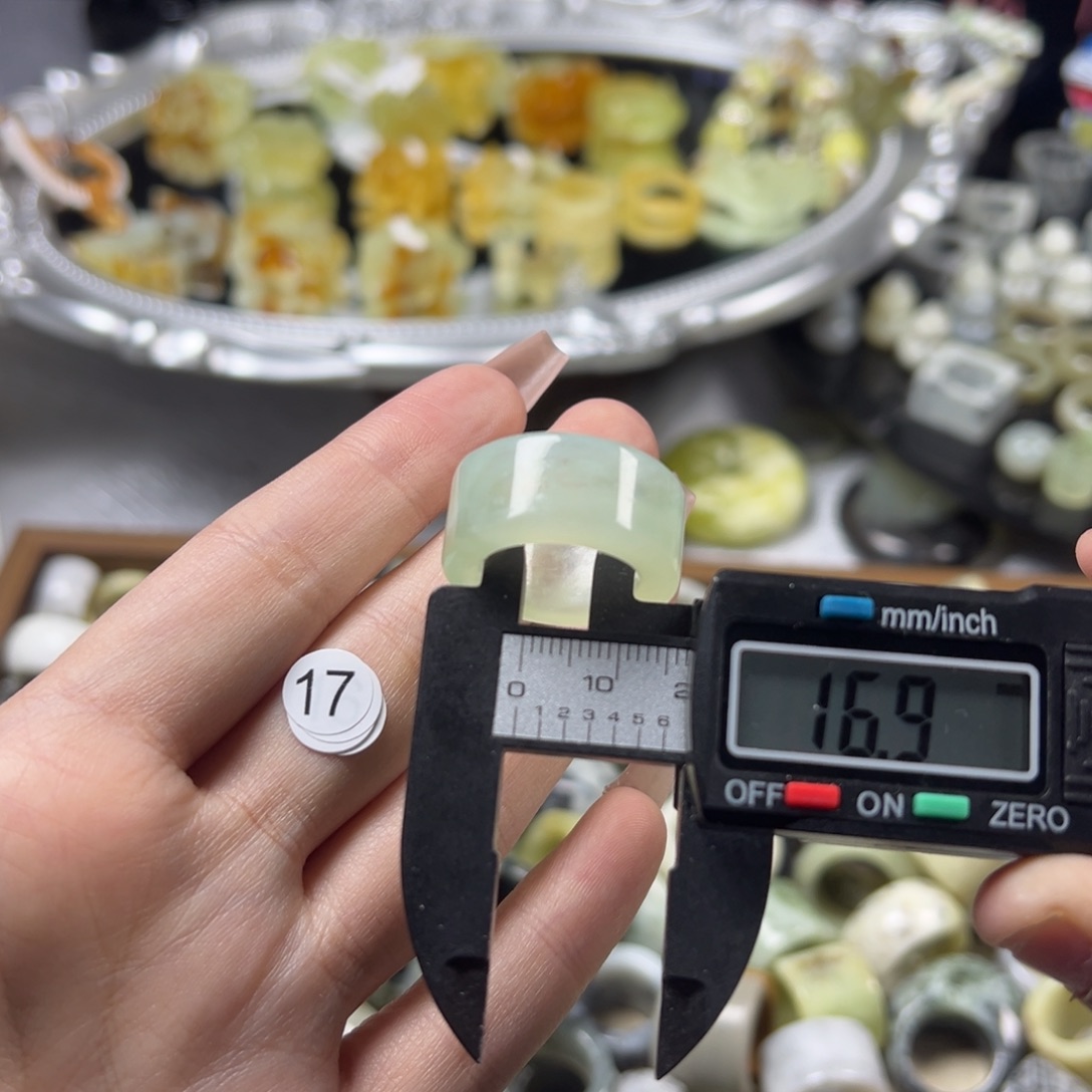 蛇纹石玉未镶嵌戒指