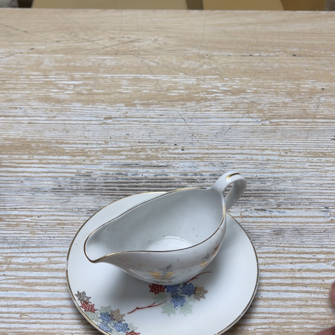 瓷片安*?密密麻麻地排列着