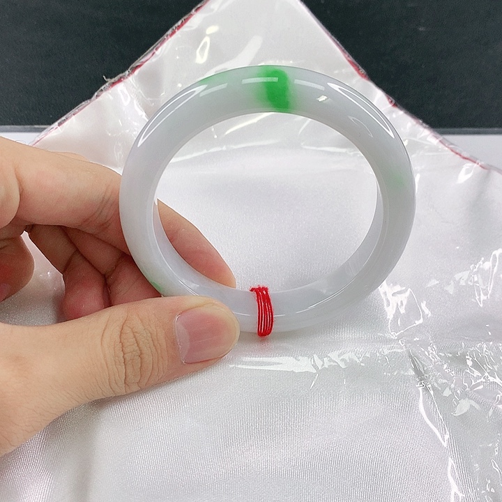 翡翠未镶嵌手镯圈57。80106