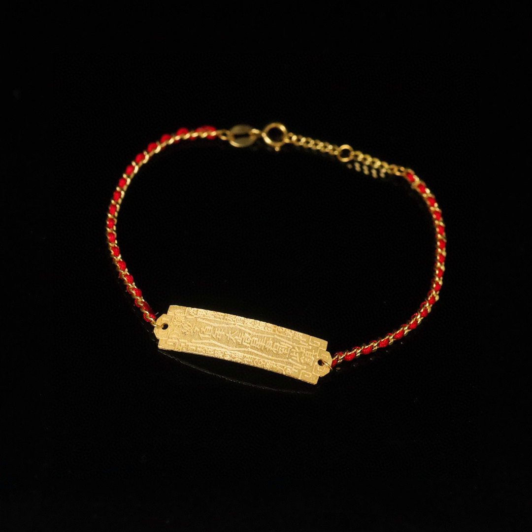 HelloMetal 18k金太岁红绳手链 时髦又百搭