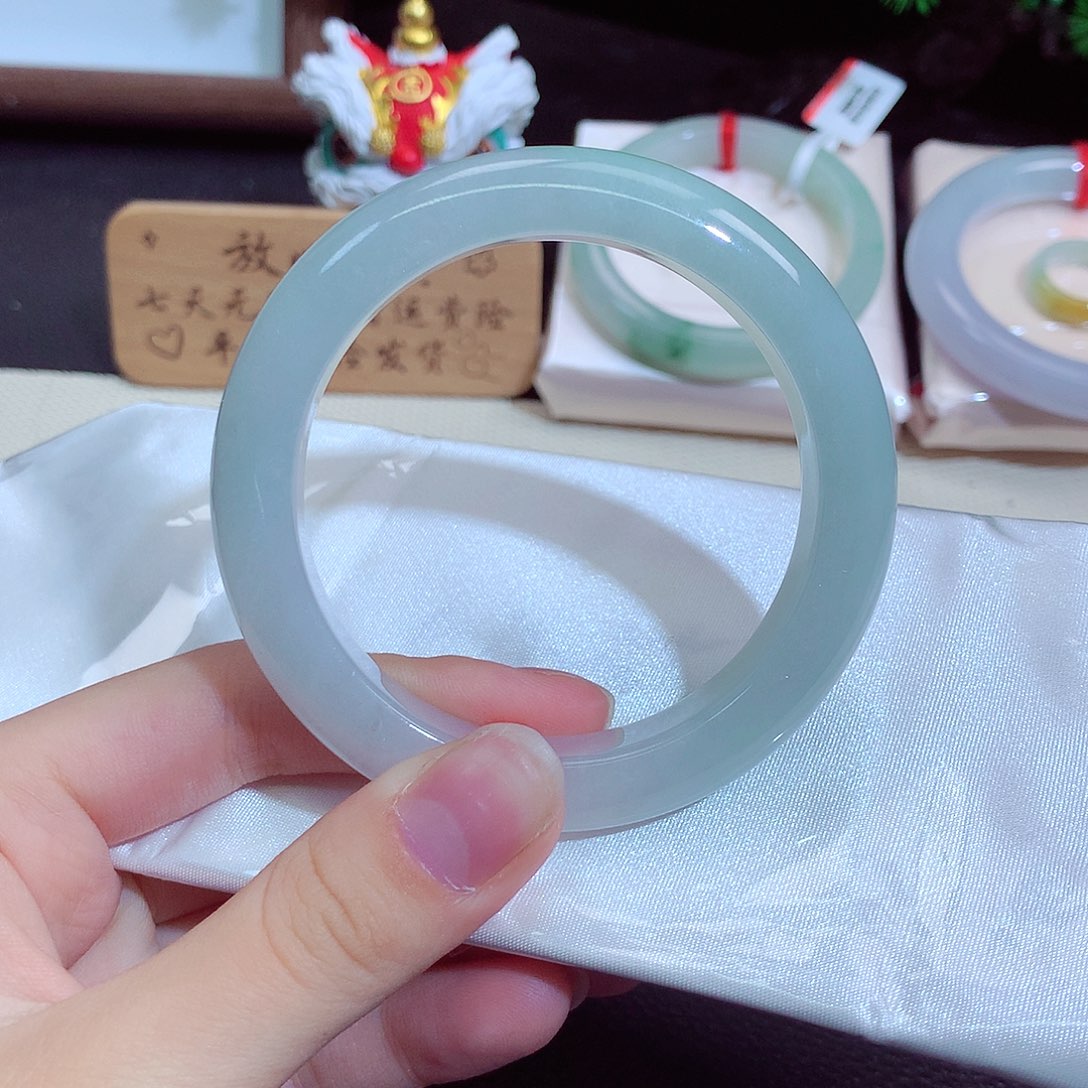 翡翠未镶嵌手镯9012