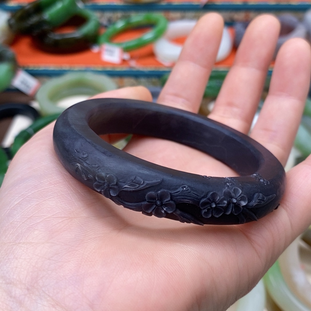 和田玉手镯定制未镶嵌梦****?