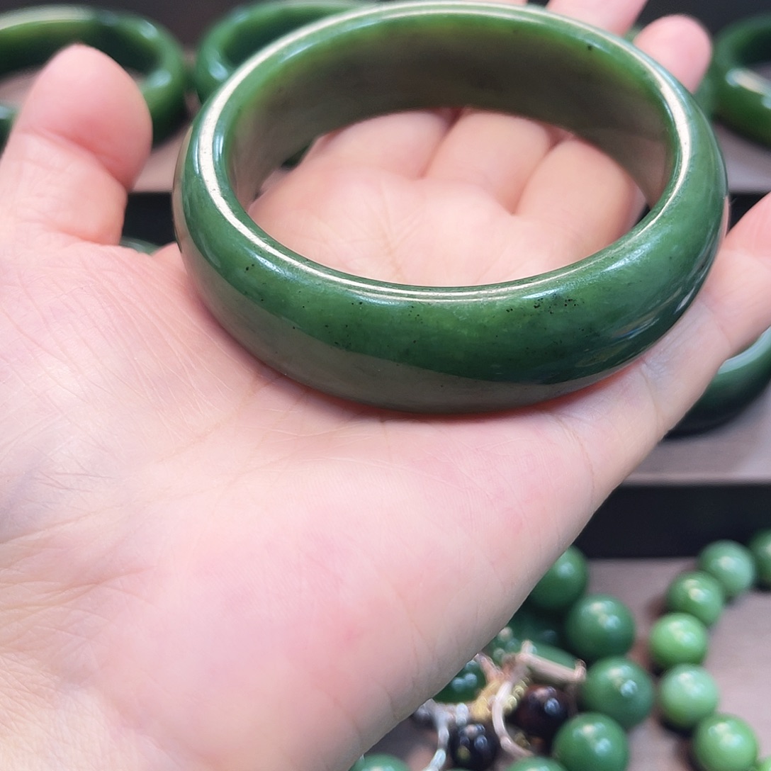 和田玉（碧玉）未镶嵌手镯