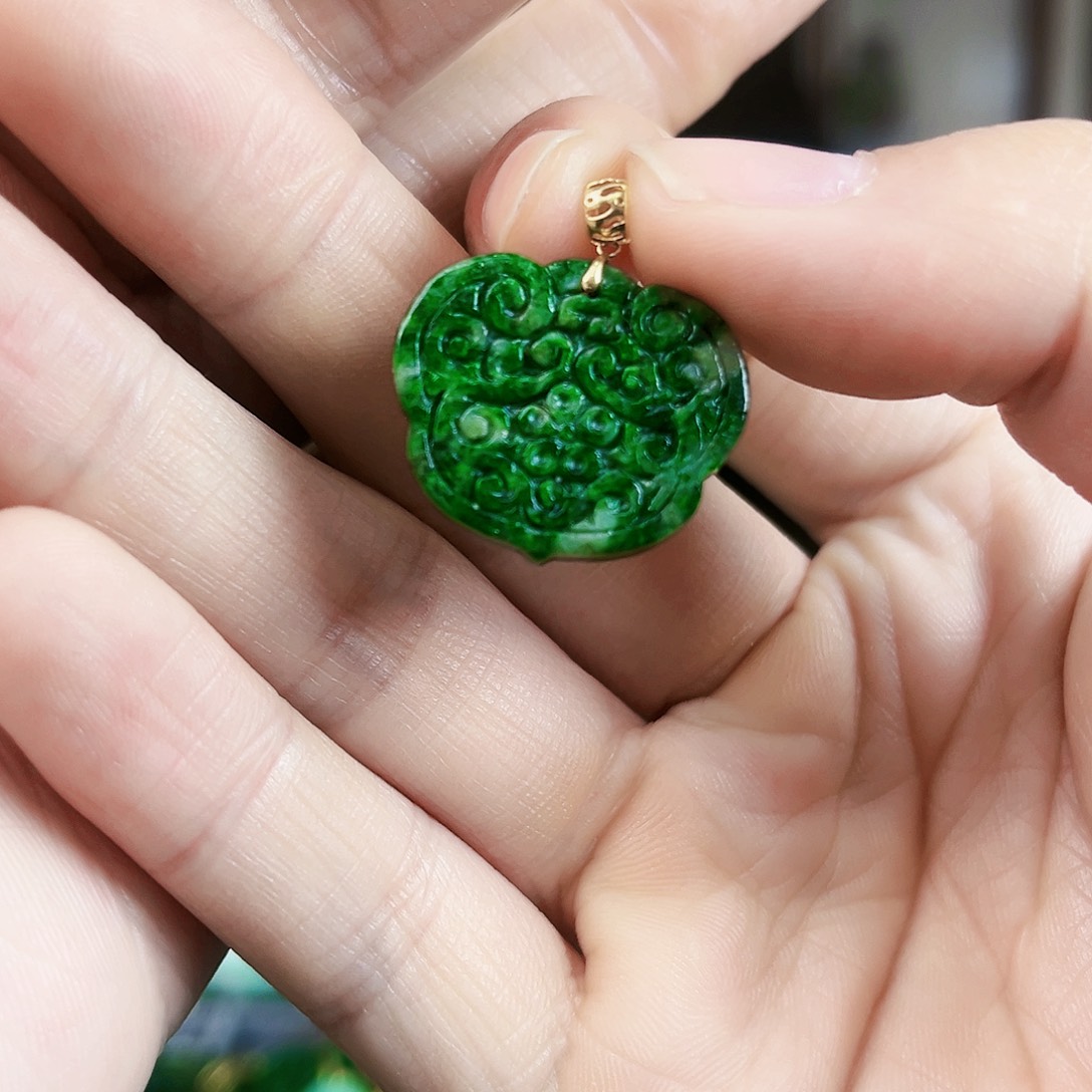 翡翠颈饰18K金镶嵌吊坠