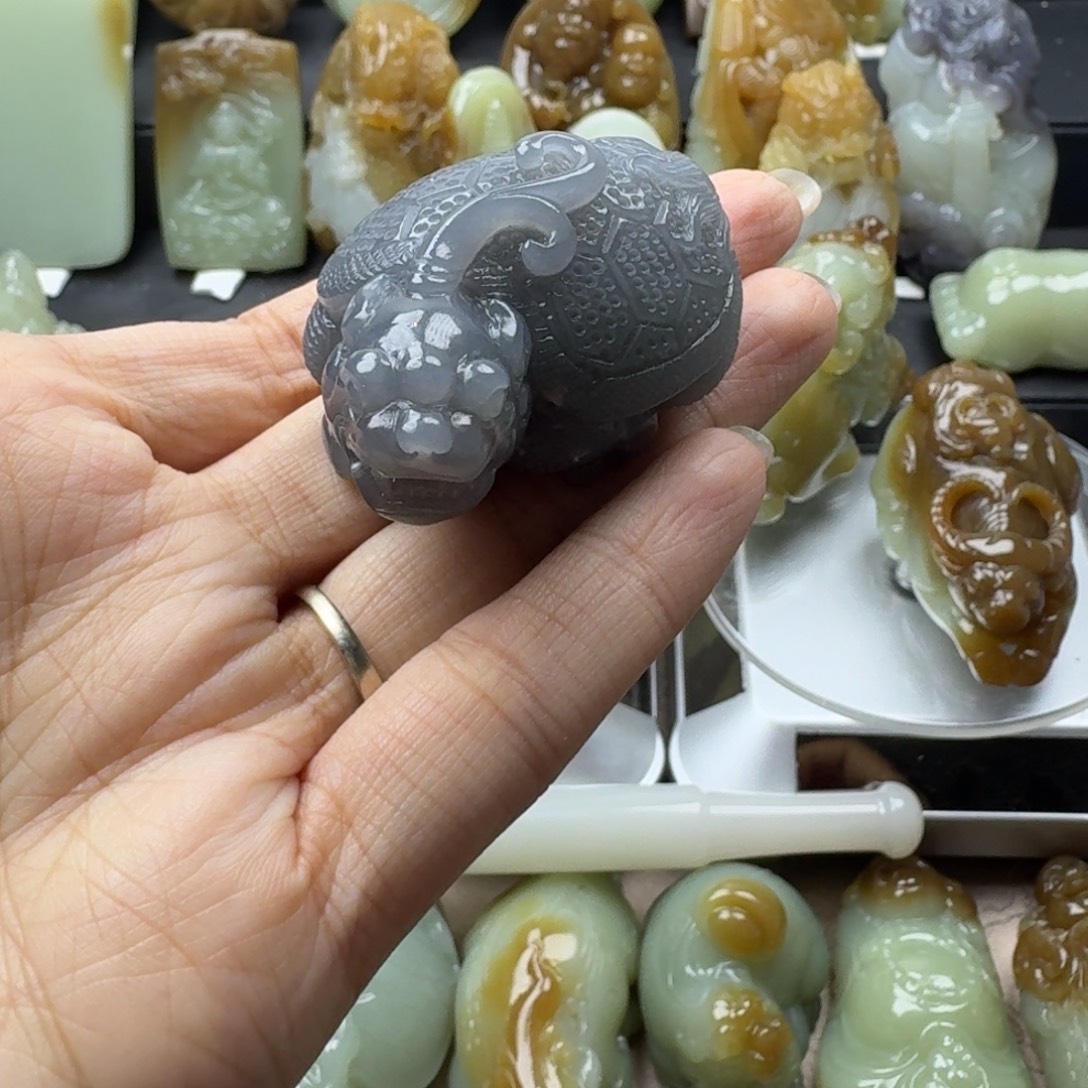 和田玉未镶嵌把件