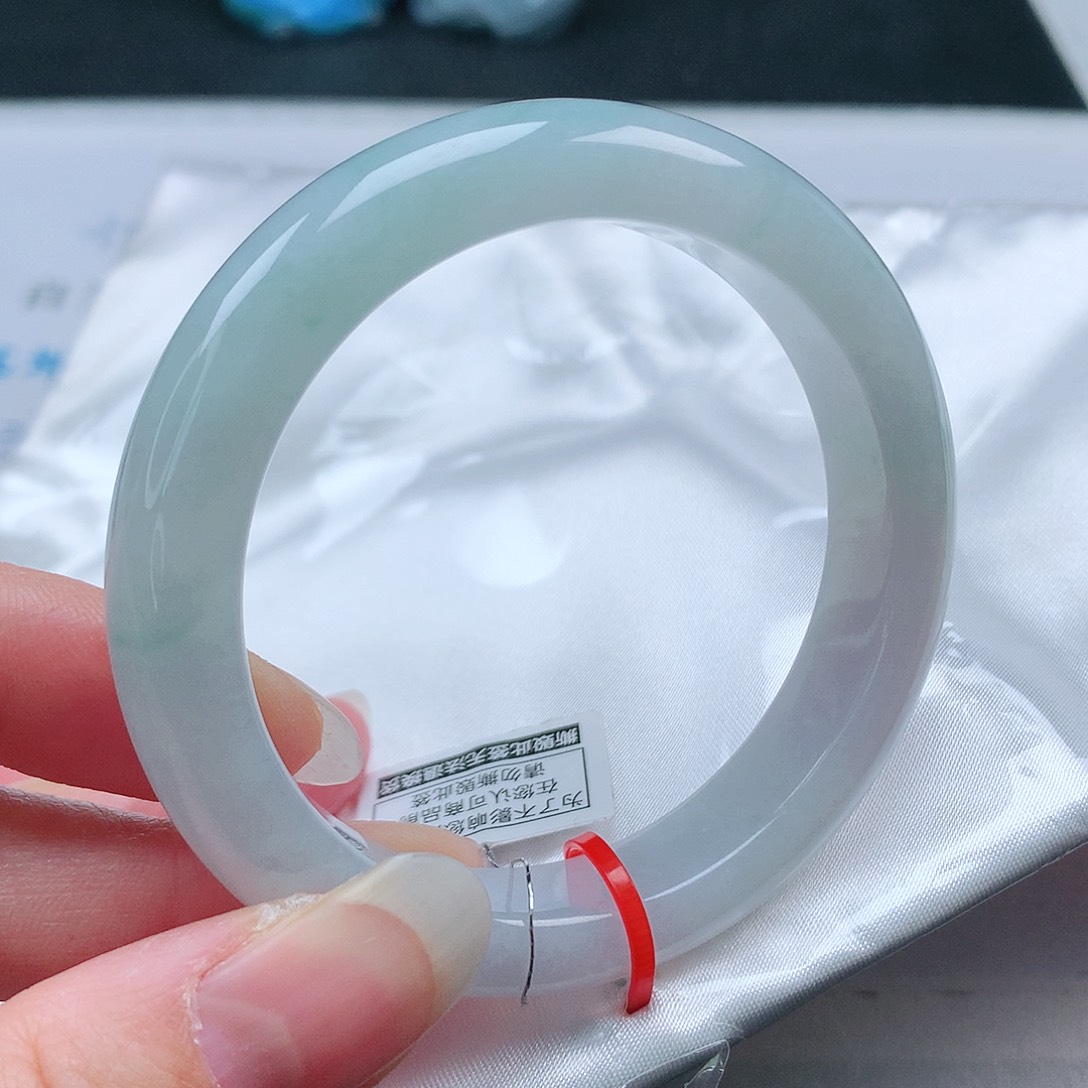 翡翠手镯未镶嵌53圈