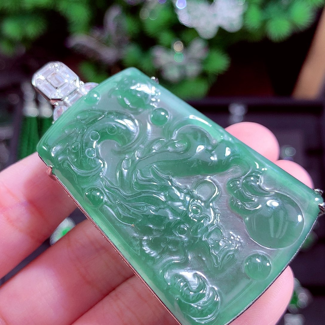 颈饰未镶嵌翡翠天然