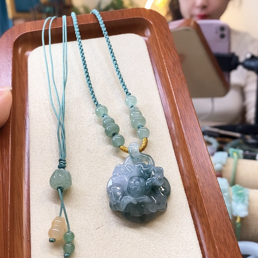 翡翠颈饰未镶嵌翡翠挂件