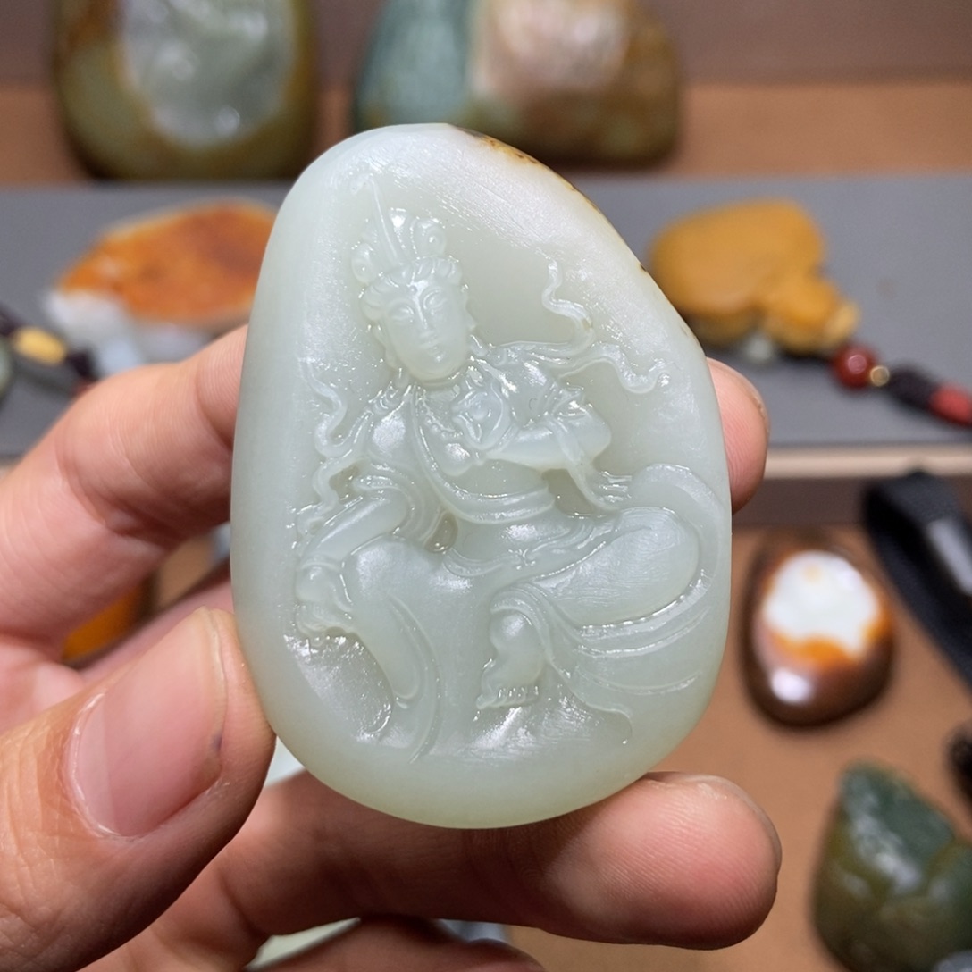 和田玉颈饰未镶嵌凤**槃