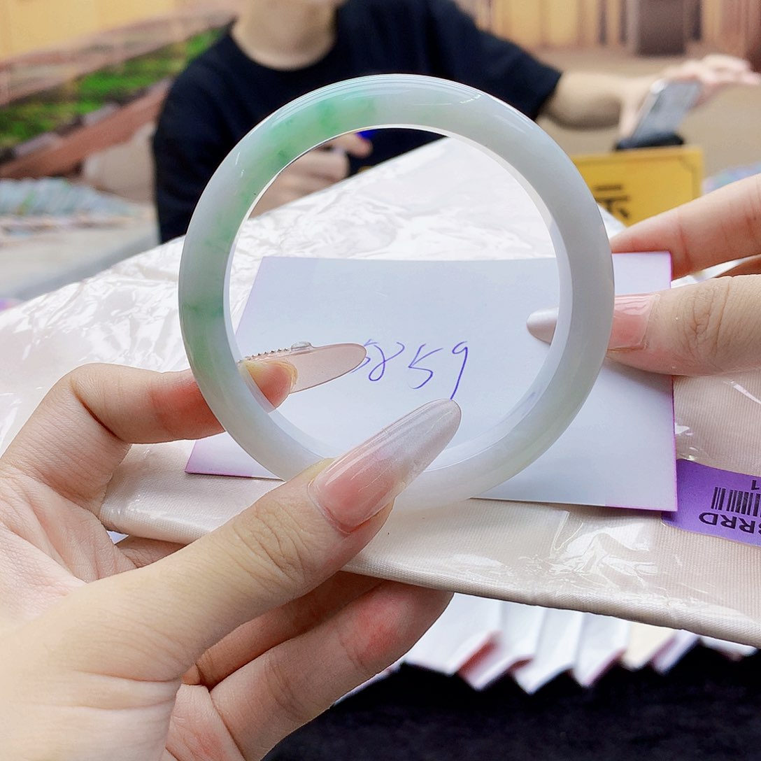 翡翠手镯未镶嵌7899999999999899999999