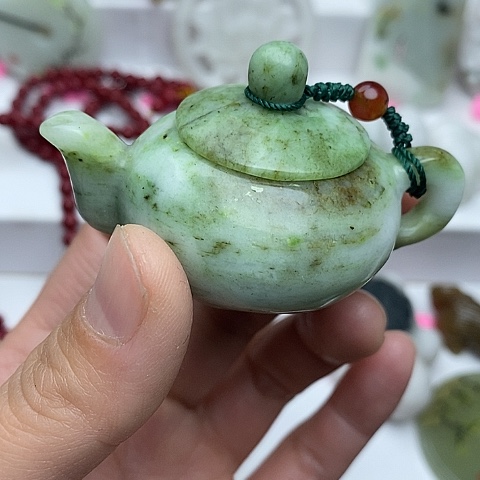 独山玉颈饰未镶嵌