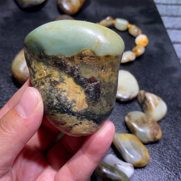 藏***品颈饰未镶嵌和田玉