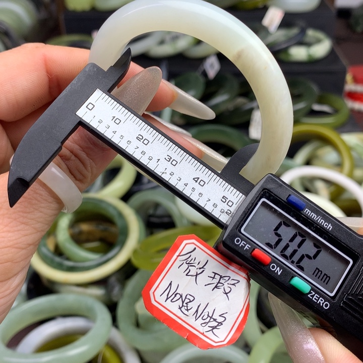 蛇纹石玉手镯未镶嵌911