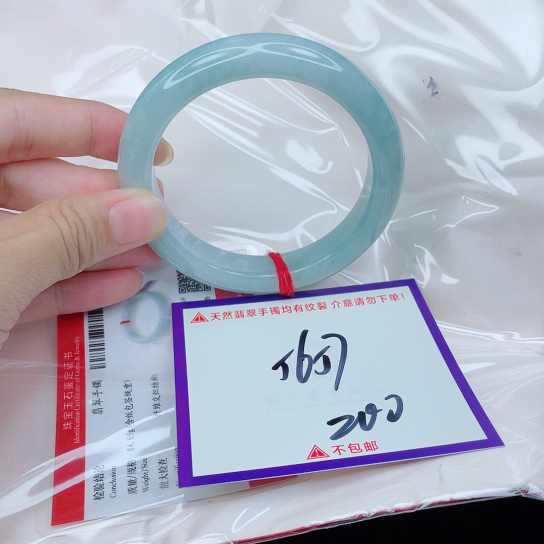 翡翠手镯未镶嵌翡翠