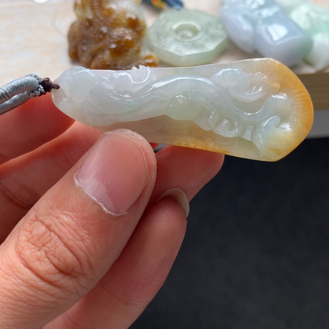 翡翠未镶嵌颈饰吊坠