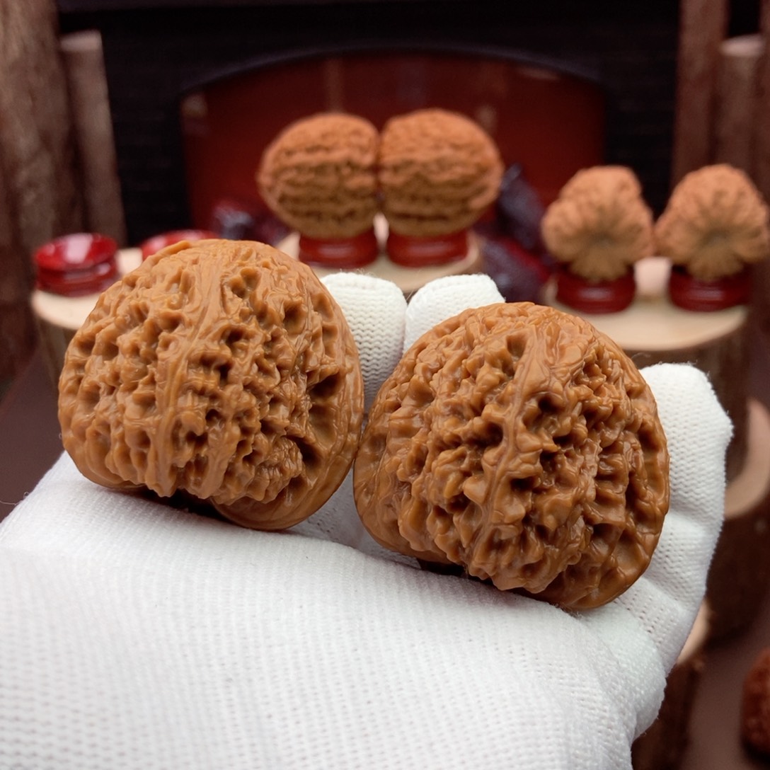 文玩核桃把件正球4247.6克单不差