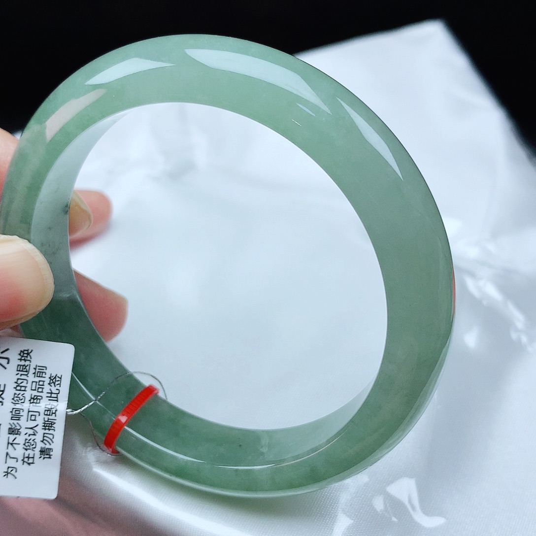 翡翠手镯未镶嵌57圈