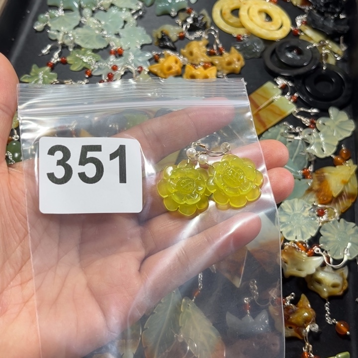 蛇纹石玉耳饰未镶嵌刘*玲