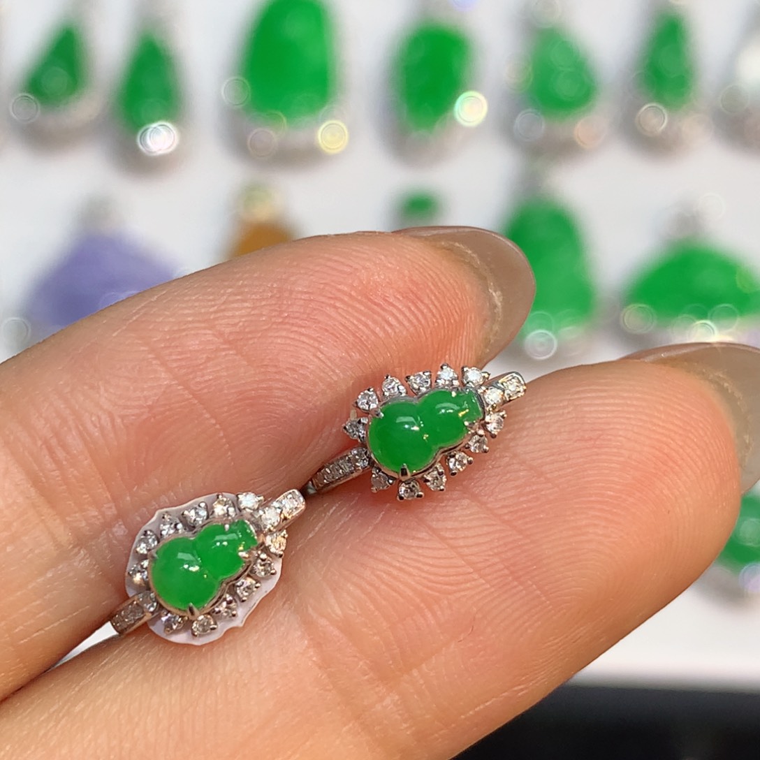 翡翠颈饰18K金镶嵌天然缅甸翡翠