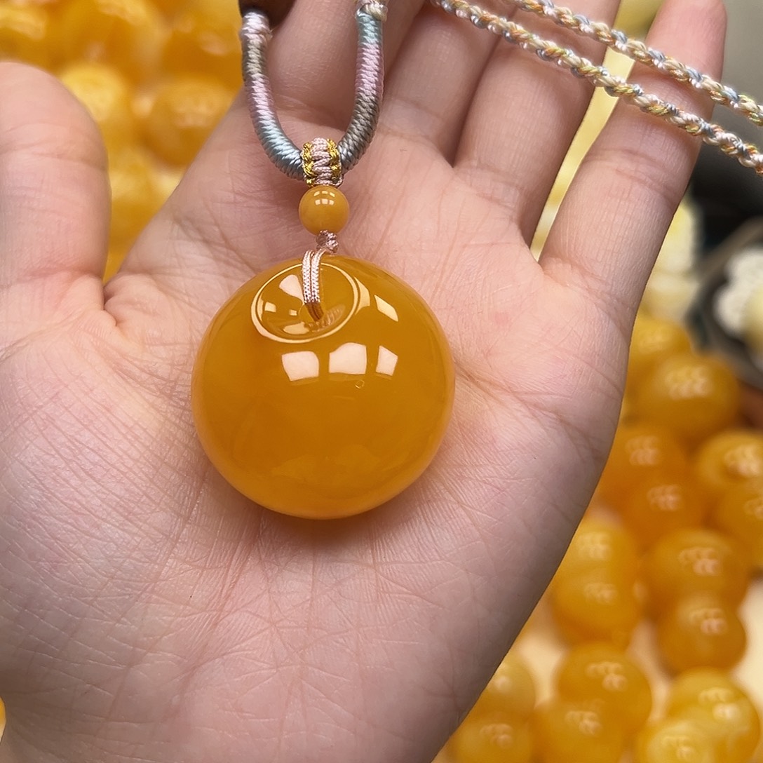 琥珀未镶嵌颈饰蜜蜡