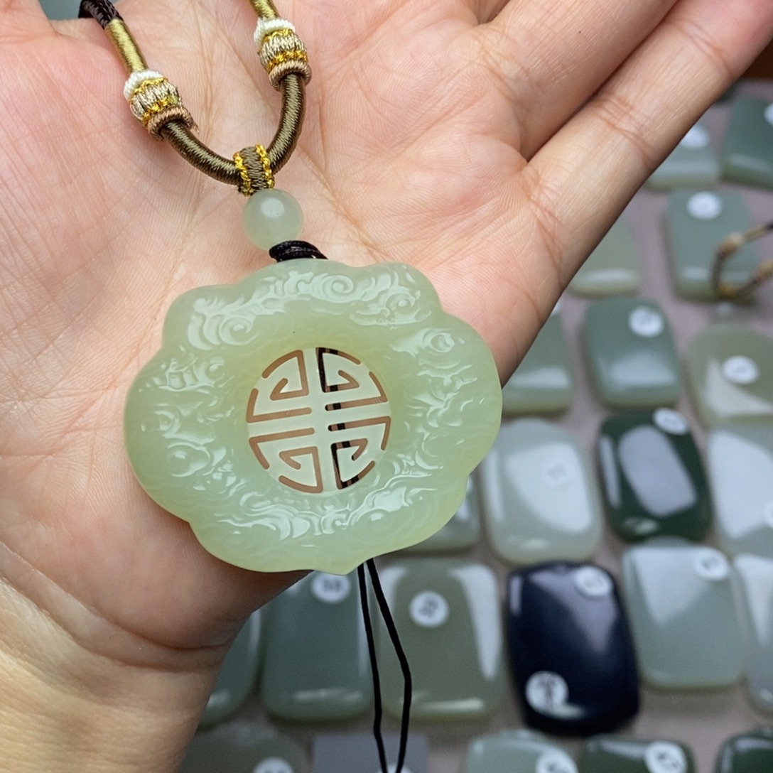 七****和田玉未镶嵌颈饰