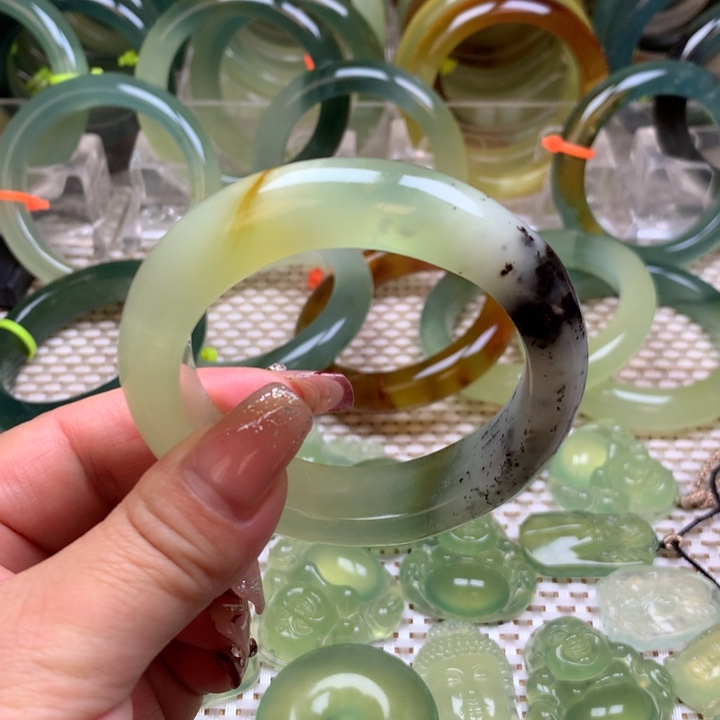 蛇纹石玉手镯53圈口微瑕未镶嵌