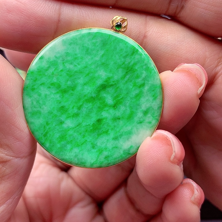 翡翠颈饰18K金镶嵌翡翠