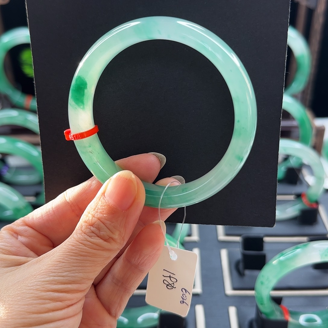 石英质玉手镯未镶嵌晓*