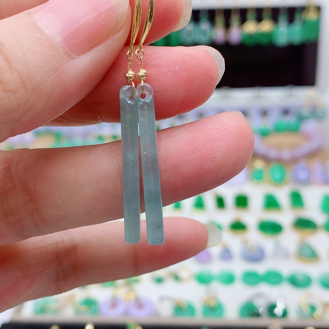 18K金镶嵌翡翠耳饰