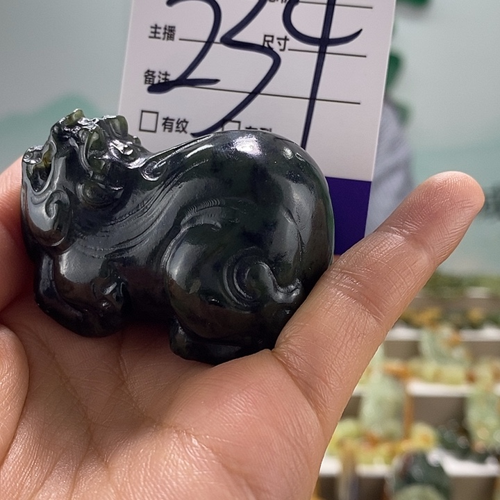 和田玉把件未镶嵌有瑕