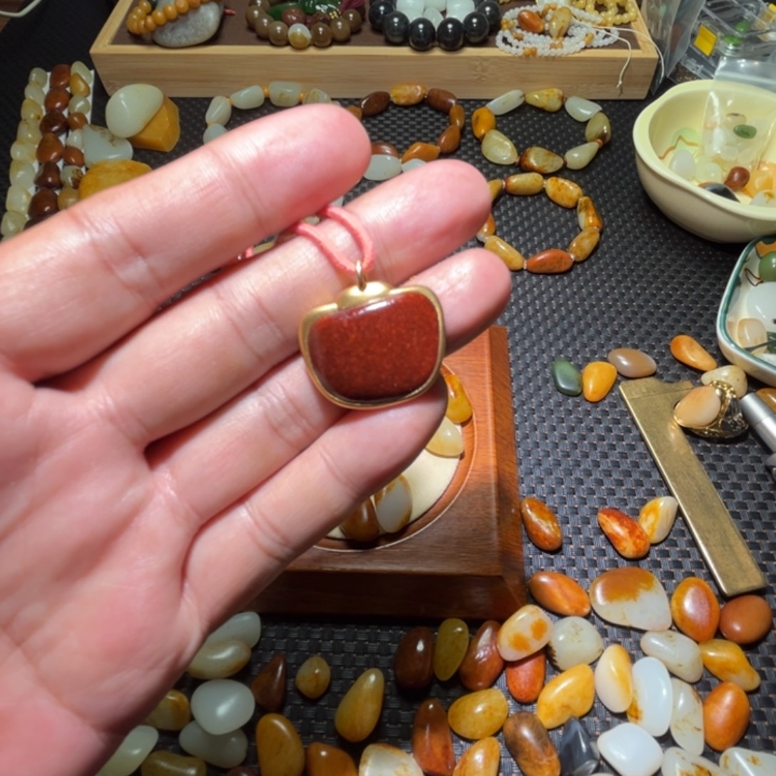 和田玉18K金镶嵌颈饰